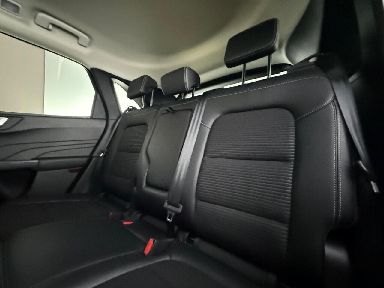 Ford Kuga thumbnail Seats Rear