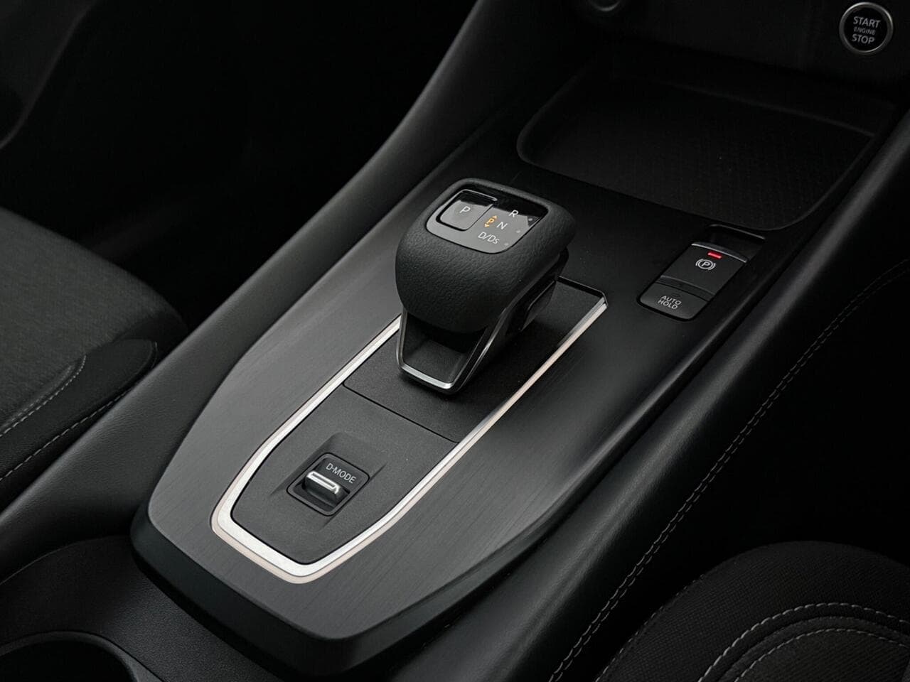 Nissan Qashqai thumbnail Interior Front