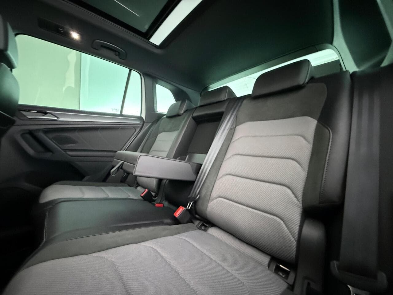Volkswagen Tiguan thumbnail Seat Front Passenger