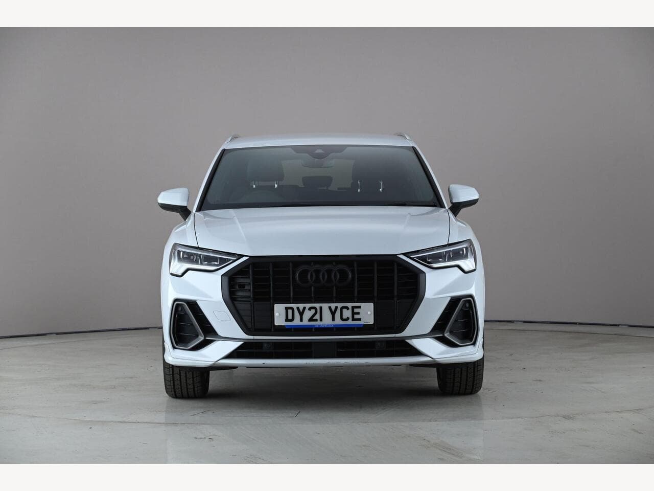 Audi Q3 thumbnail Front