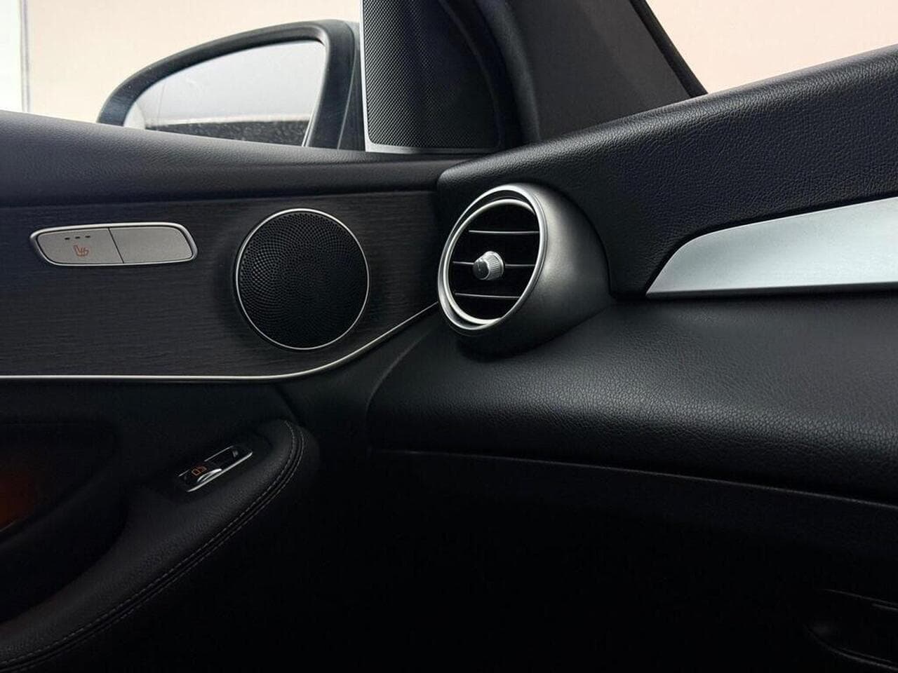 Mercedes-Benz GLC thumbnail Misc Controls