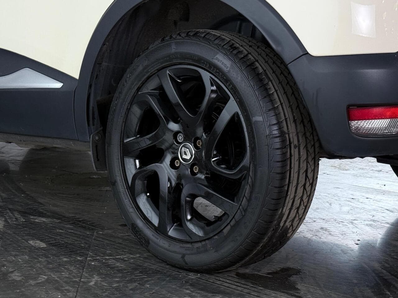 Renault Captur thumbnail Wheel