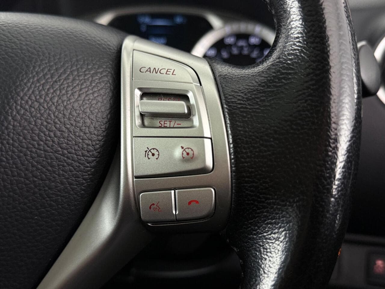 Nissan Navara thumbnail Misc Controls