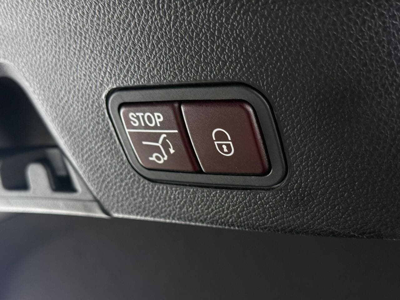 Mercedes-Benz GLE thumbnail Misc Controls