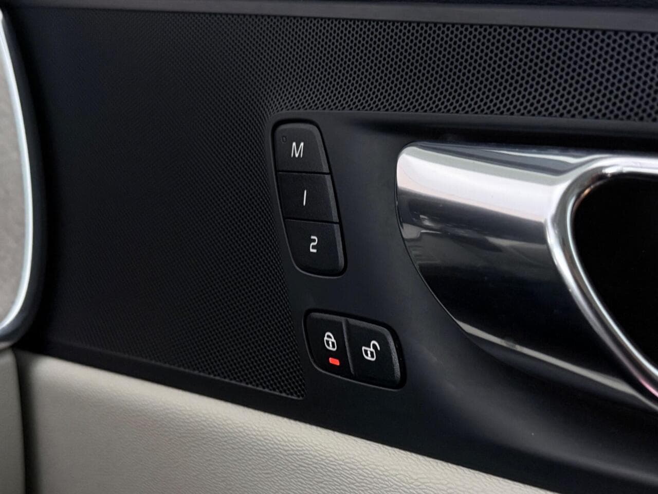 Volvo XC60 thumbnail Misc Controls