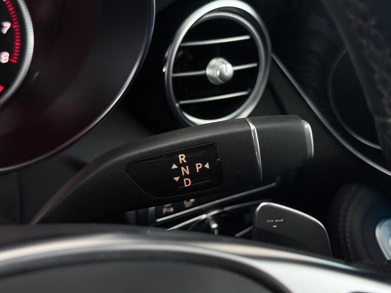 Mercedes-Benz GLC thumbnail Misc Controls