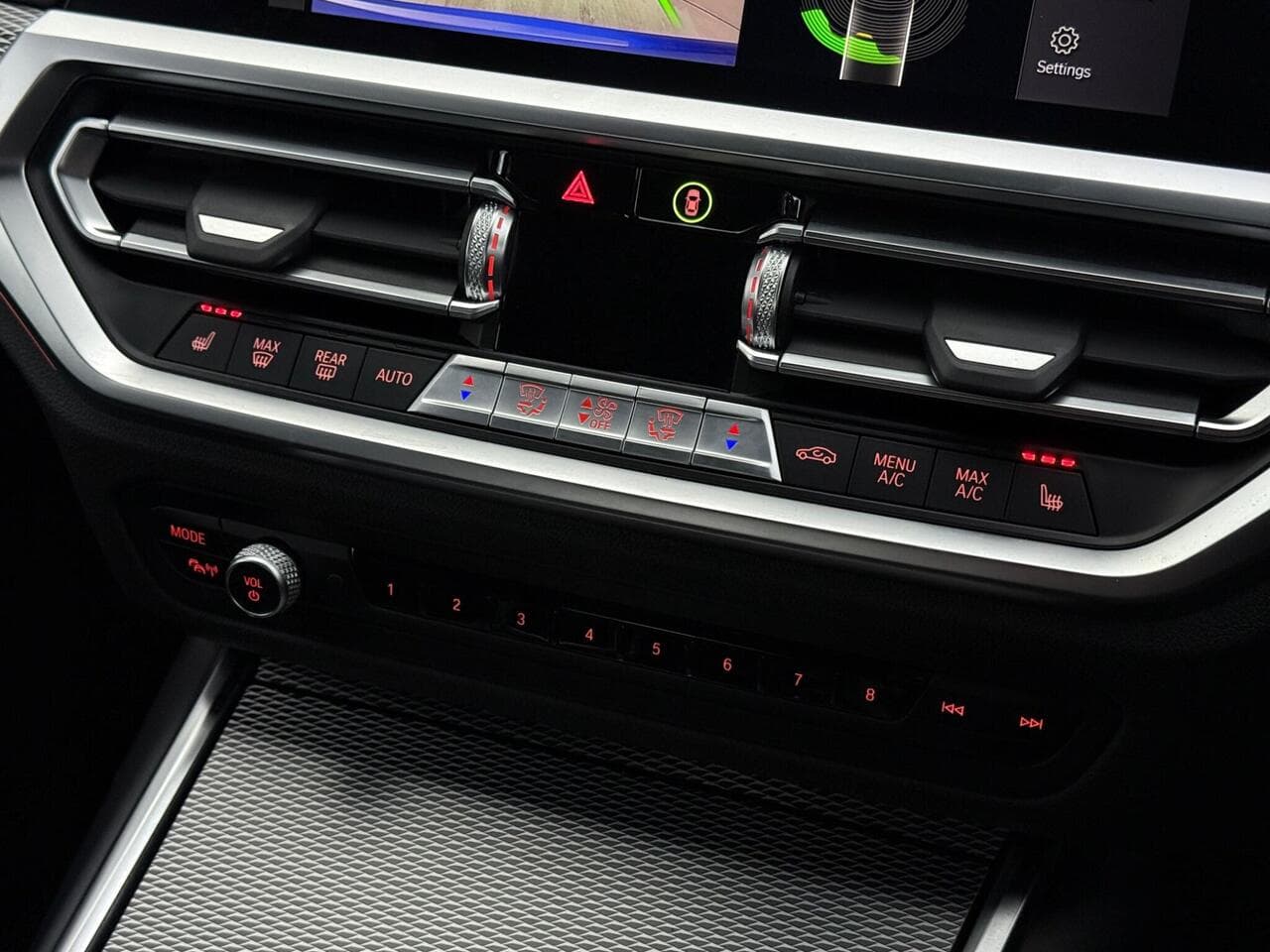 BMW 3 Series thumbnail Infotainment System