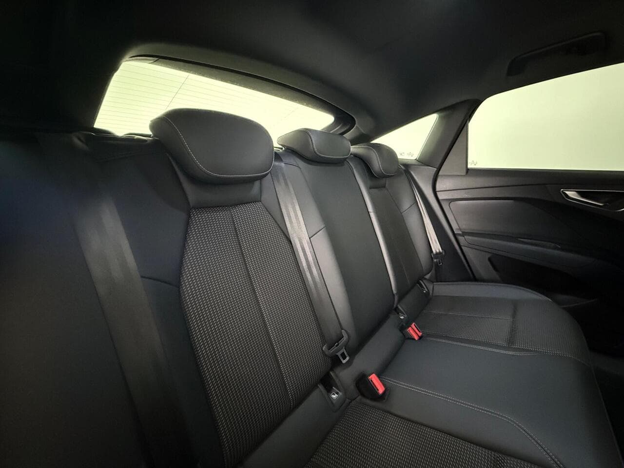 Audi Q4 e-tron thumbnail Seats Rear