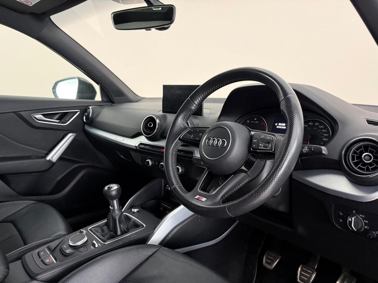 Audi Q2 thumbnail Interior Front