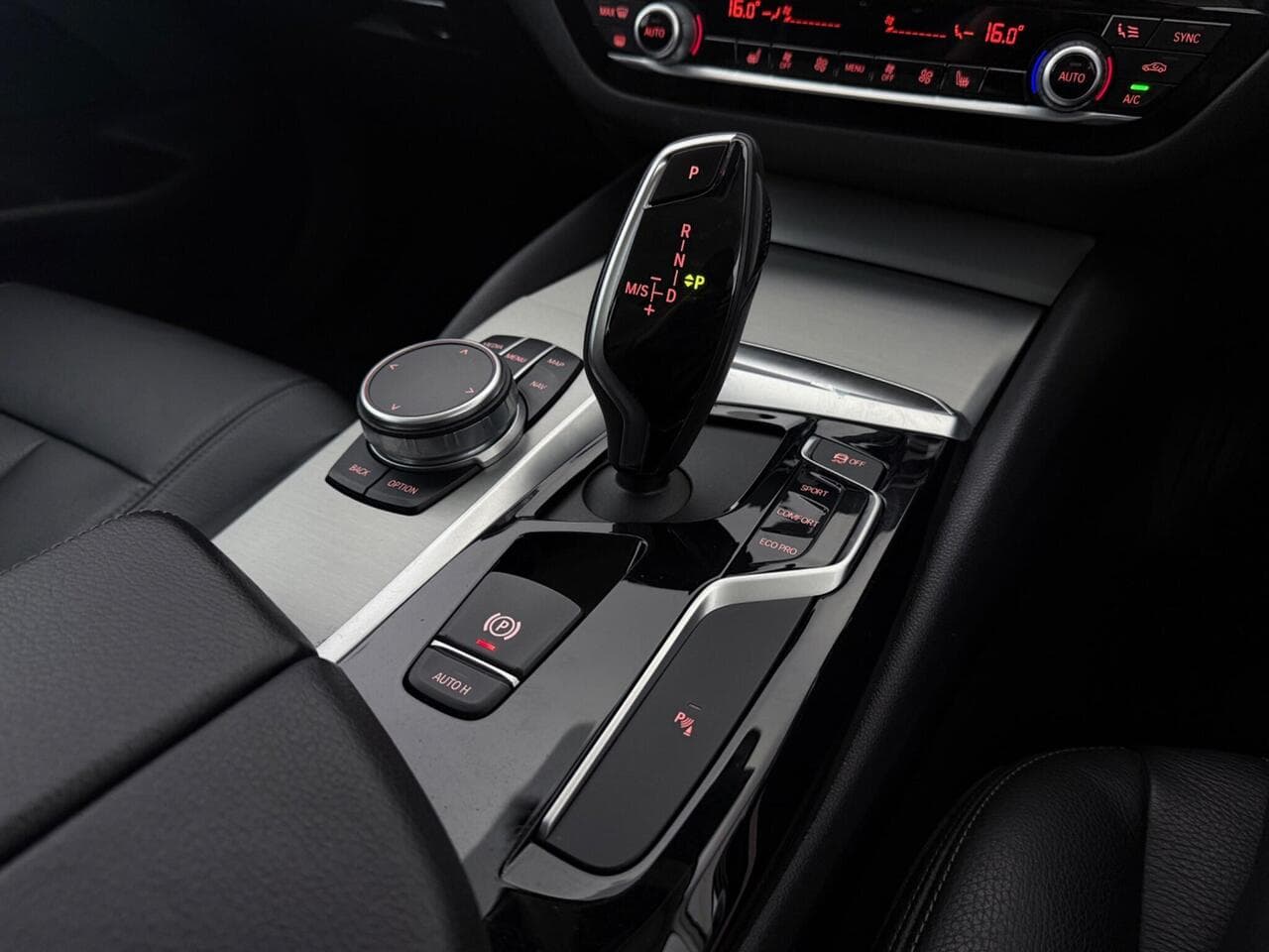 BMW 5 Series thumbnail Interior Front