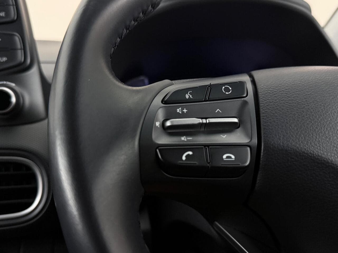Hyundai KONA thumbnail Misc Controls