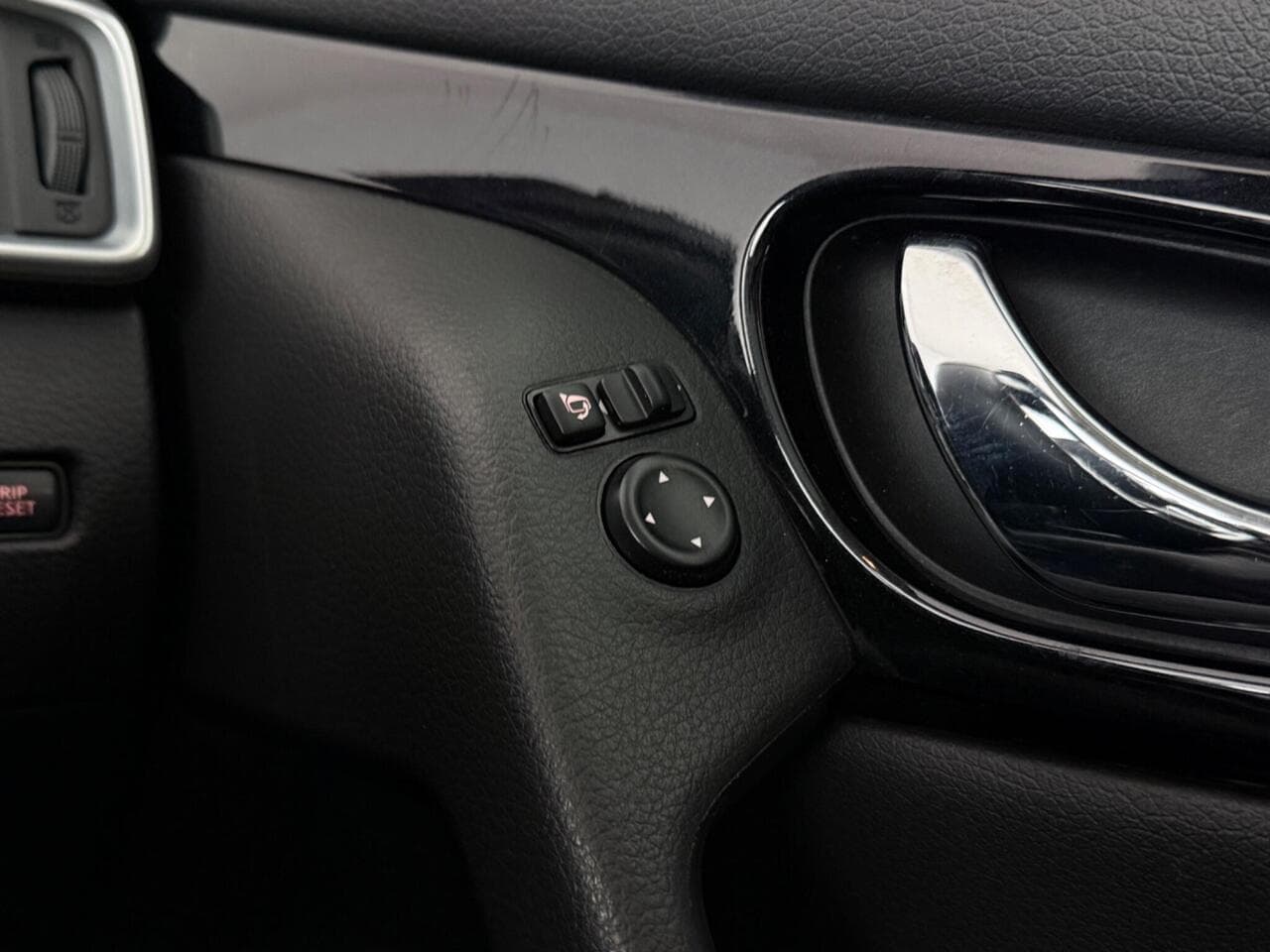 Nissan Qashqai thumbnail Misc Controls
