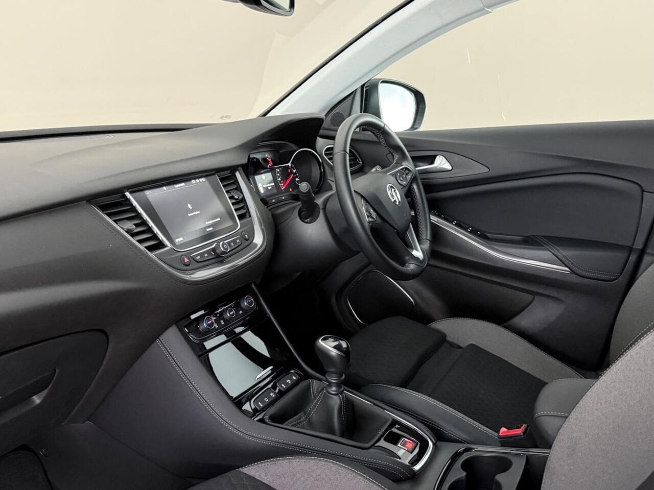 Vauxhall Grandland X thumbnail Interior Front