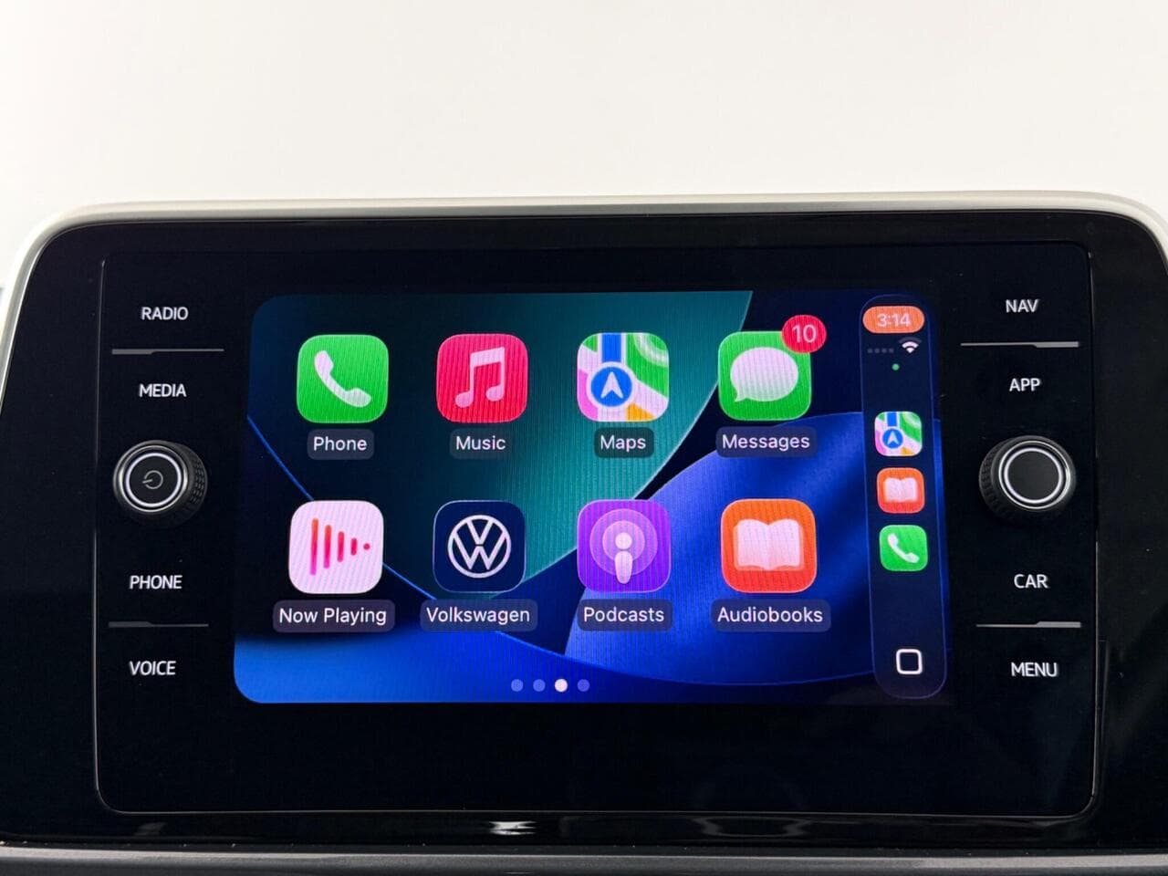 Volkswagen T-Roc thumbnail Infotainment System