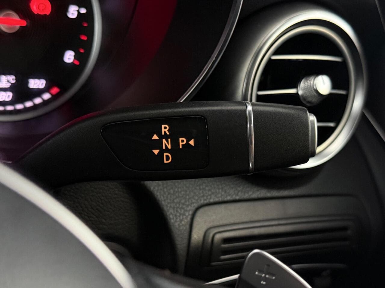 Mercedes-Benz GLC thumbnail Misc Controls