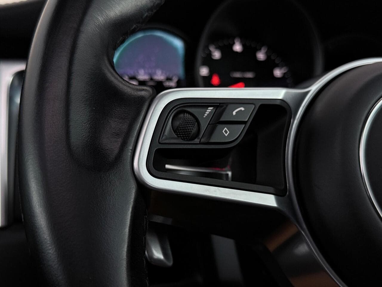 Porsche Macan thumbnail Misc Controls