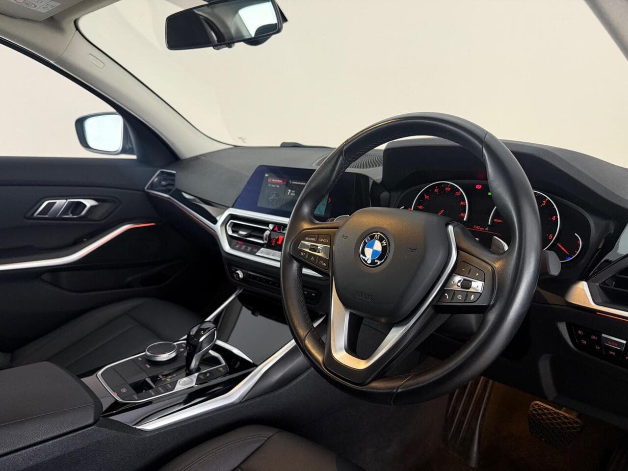 BMW 3 Series thumbnail Interior Front