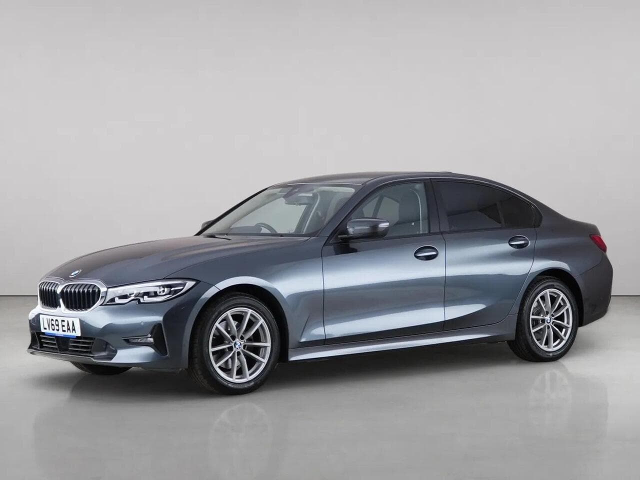 BMW 3 Series thumbnail Front Left