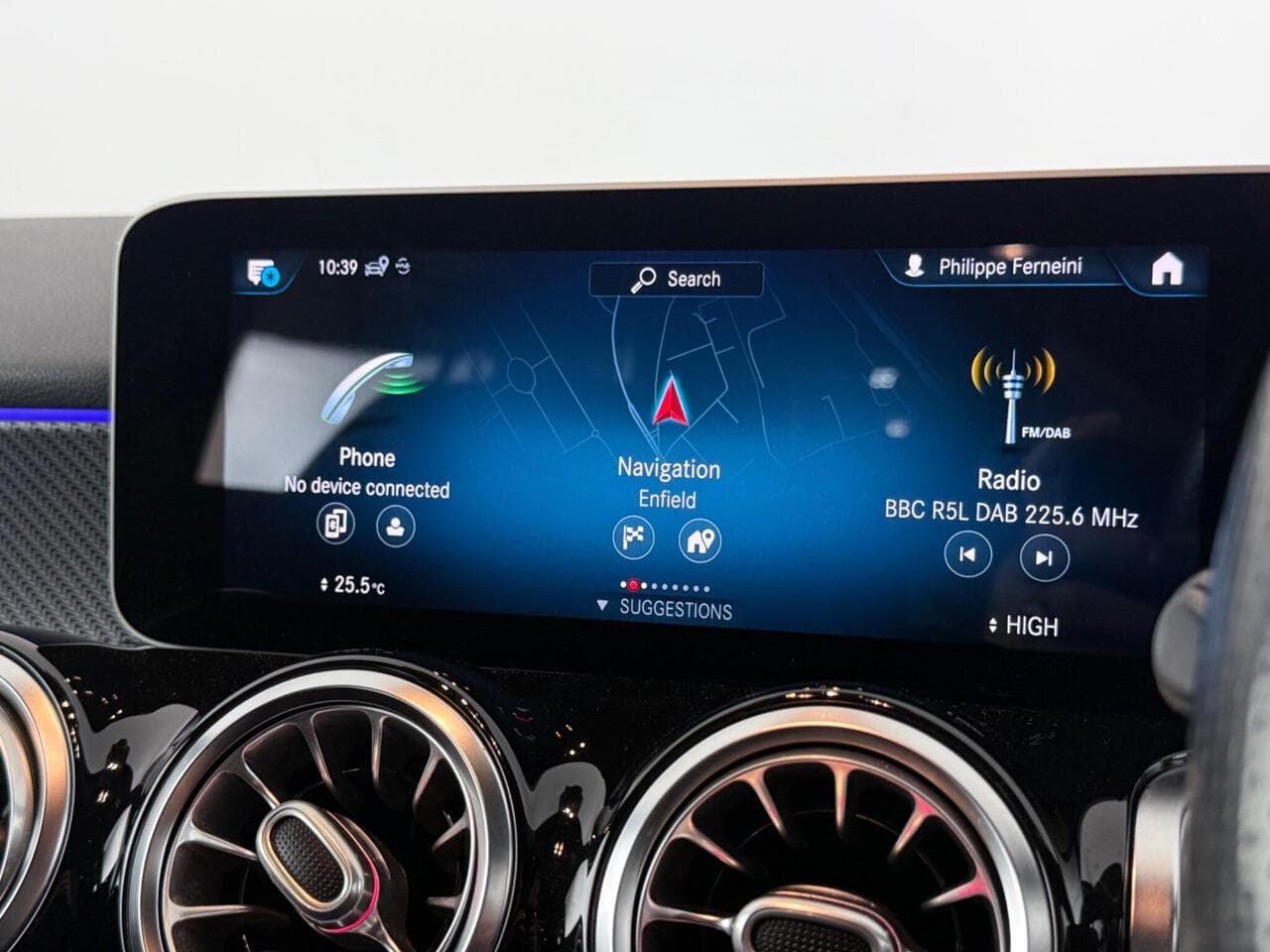 Mercedes-Benz GLB thumbnail Infotainment System