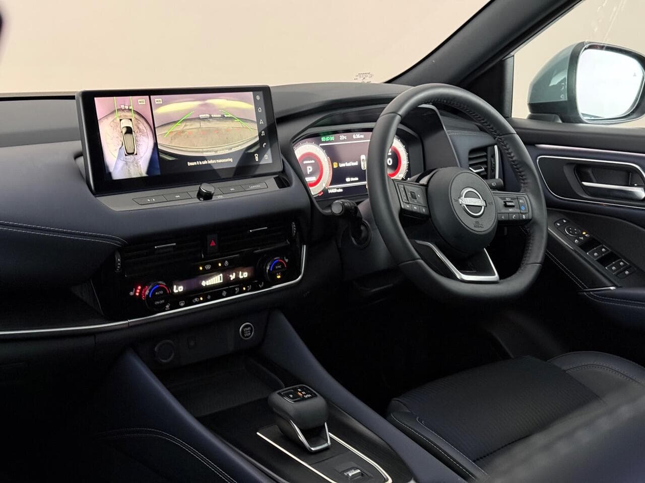 Nissan Qashqai thumbnail Interior Front