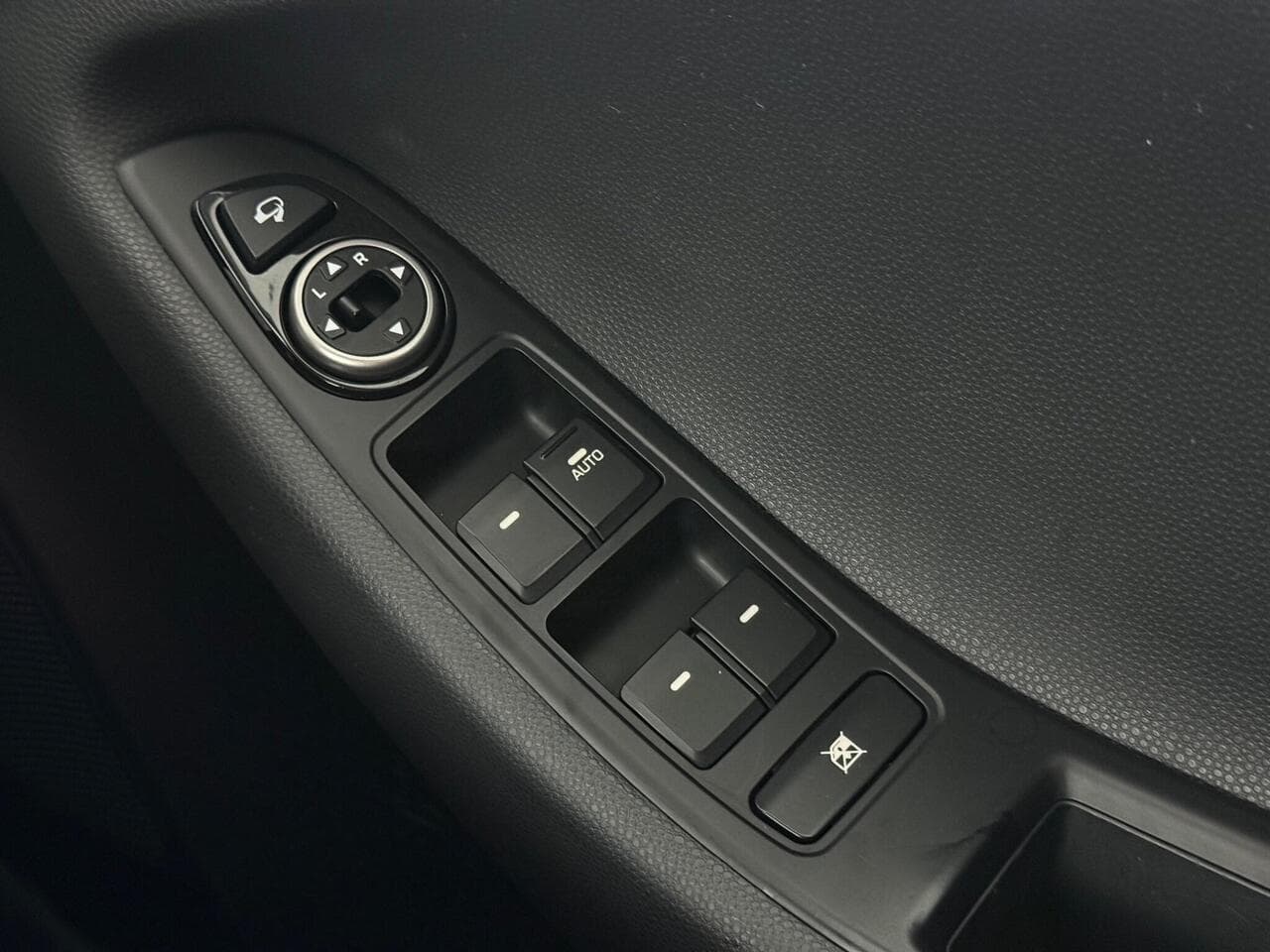Hyundai i20 thumbnail Misc Controls