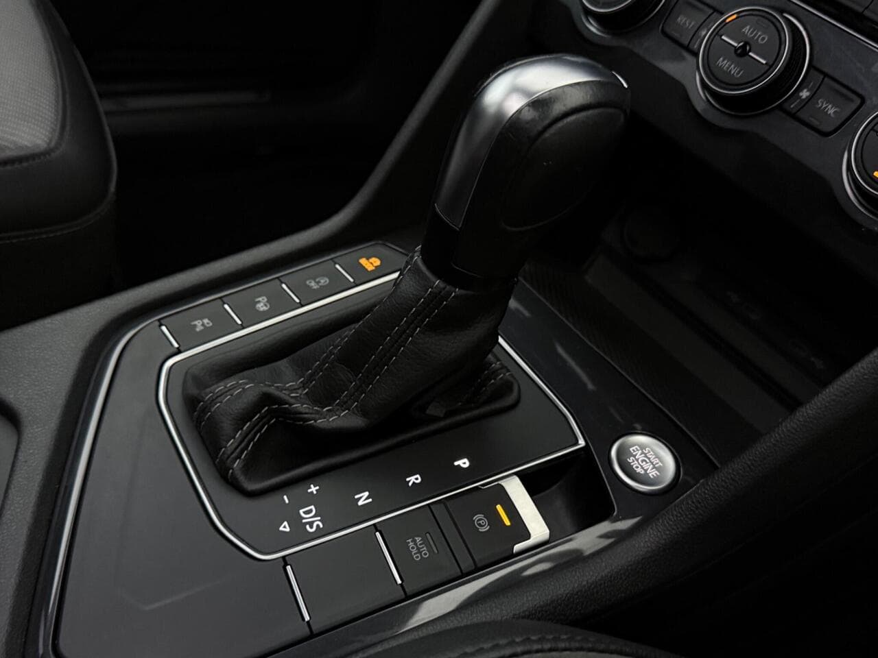 Volkswagen Tiguan Allspace thumbnail Interior Front