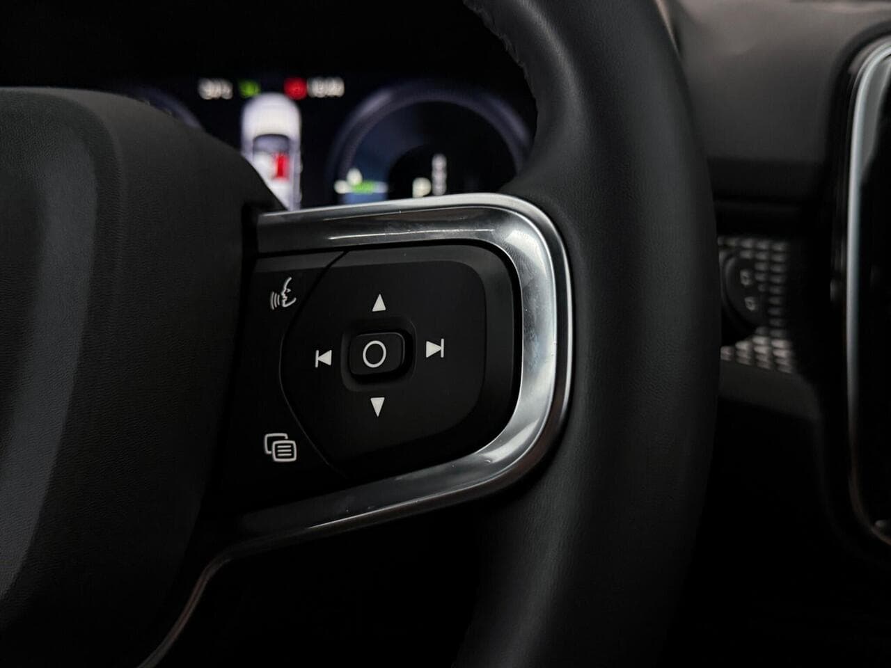 Volvo XC40 thumbnail Misc Controls