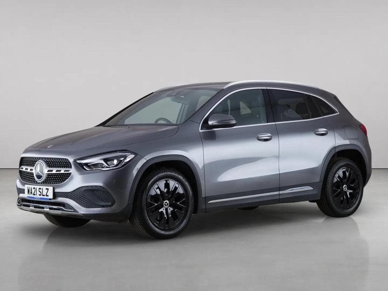 Mercedes-Benz GLA thumbnail Front Left