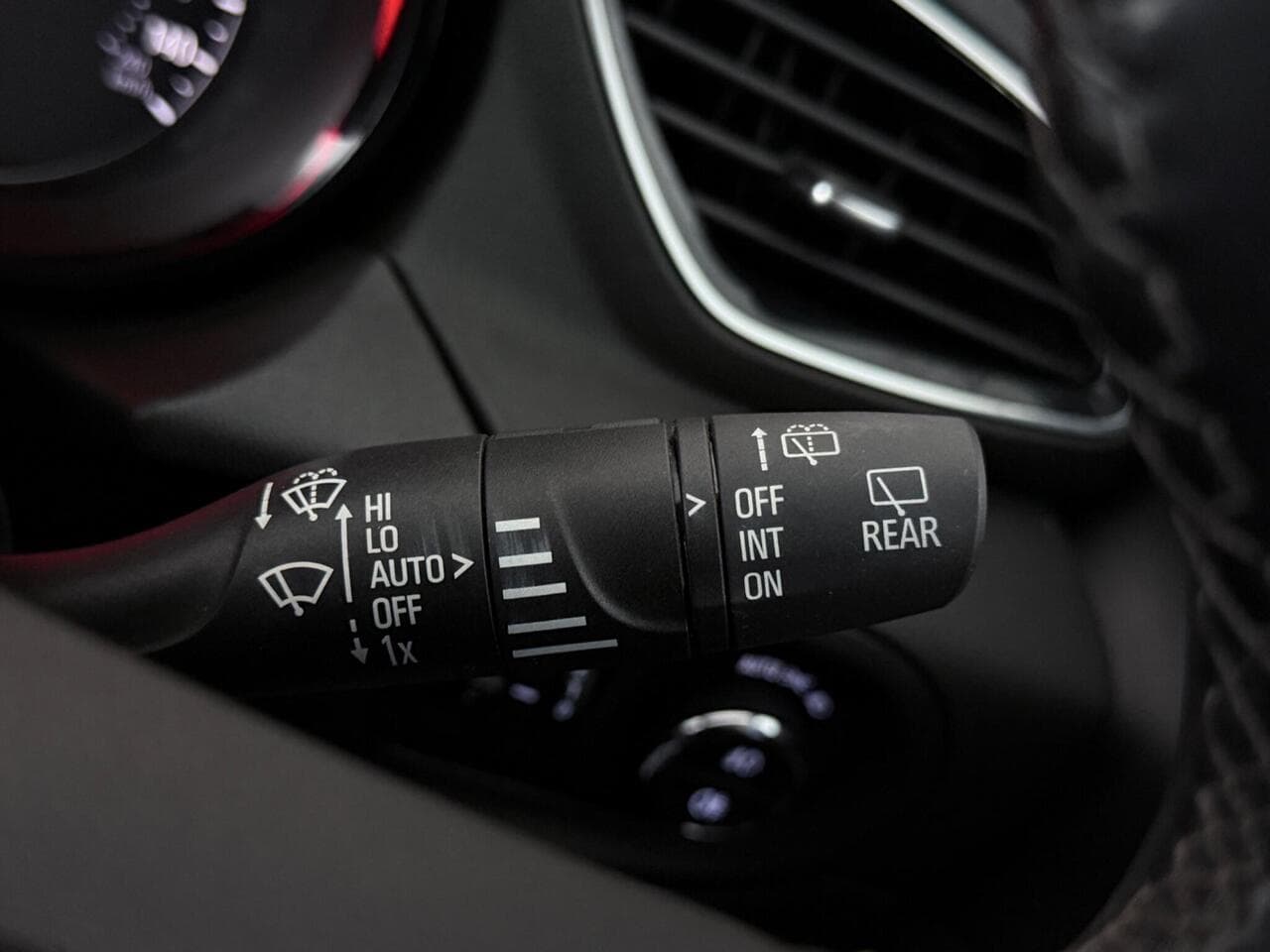 Vauxhall Grandland X thumbnail Misc Controls