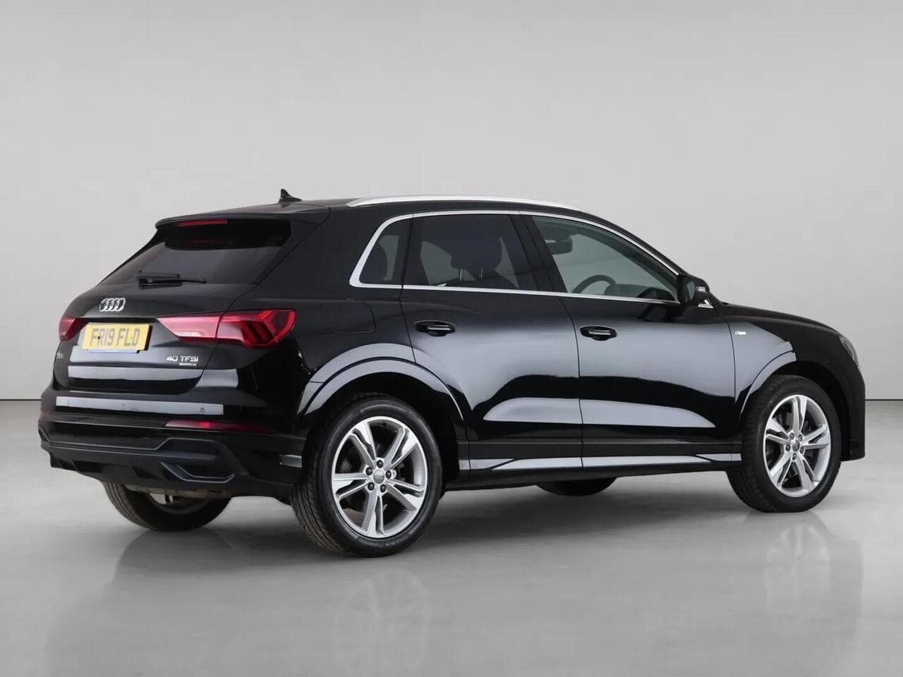 Audi Q3 thumbnail Rear Right