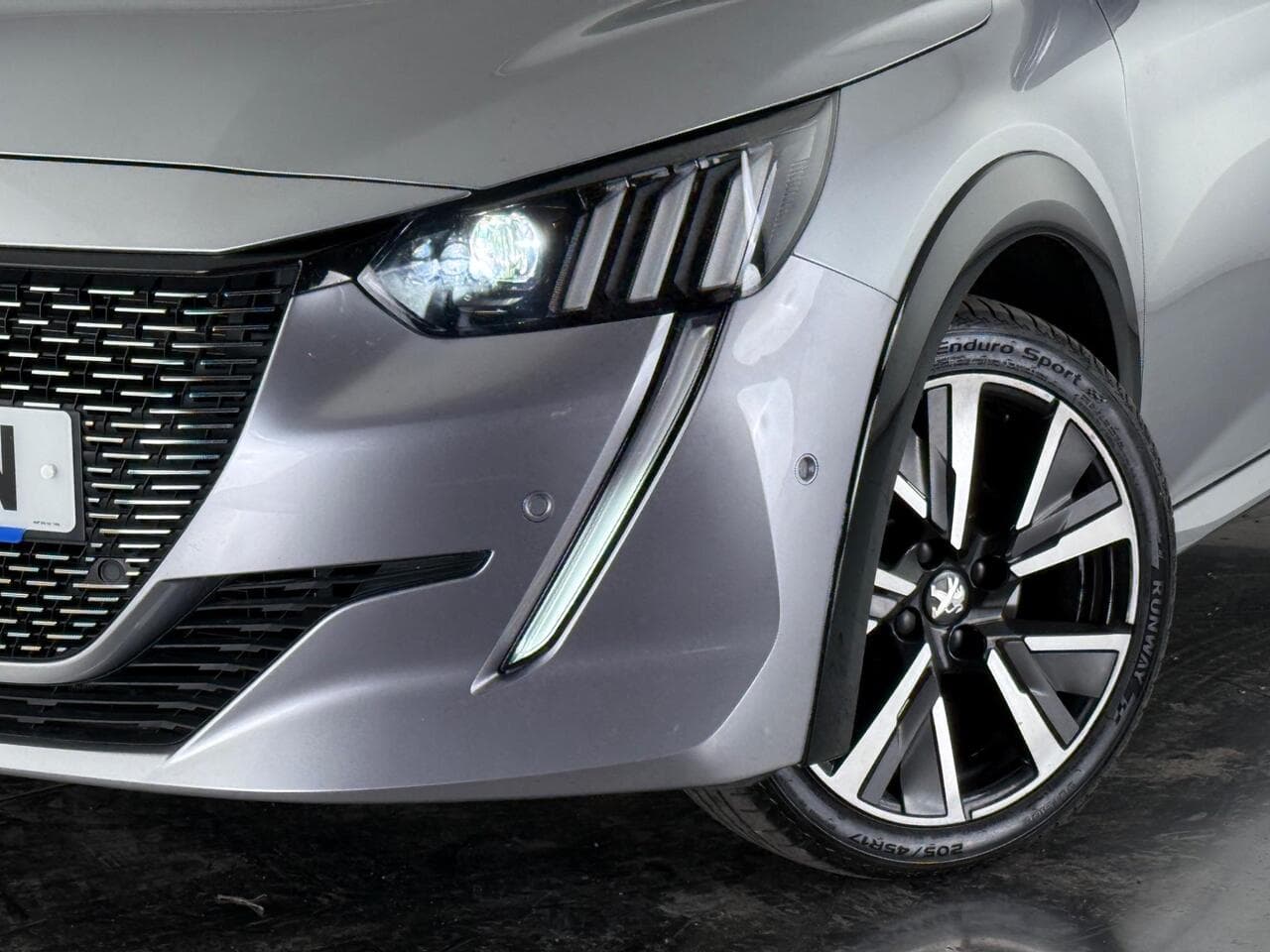 Peugeot 208 thumbnail Lights Front