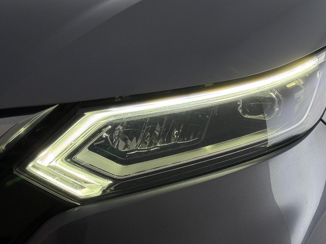 Nissan Qashqai thumbnail Badge Exterior
