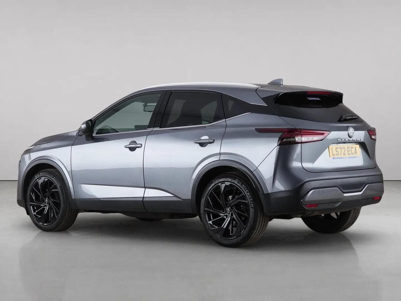 Nissan Qashqai thumbnail Rear Left