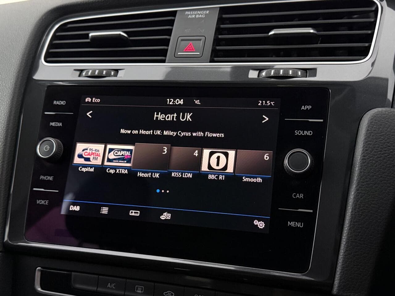 Volkswagen Golf thumbnail Infotainment System