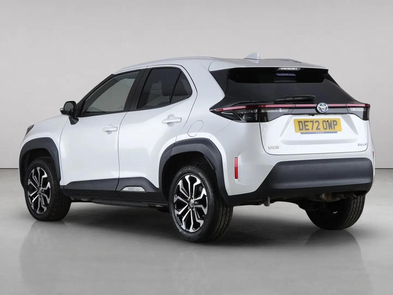 Toyota Yaris Cross thumbnail Rear Left