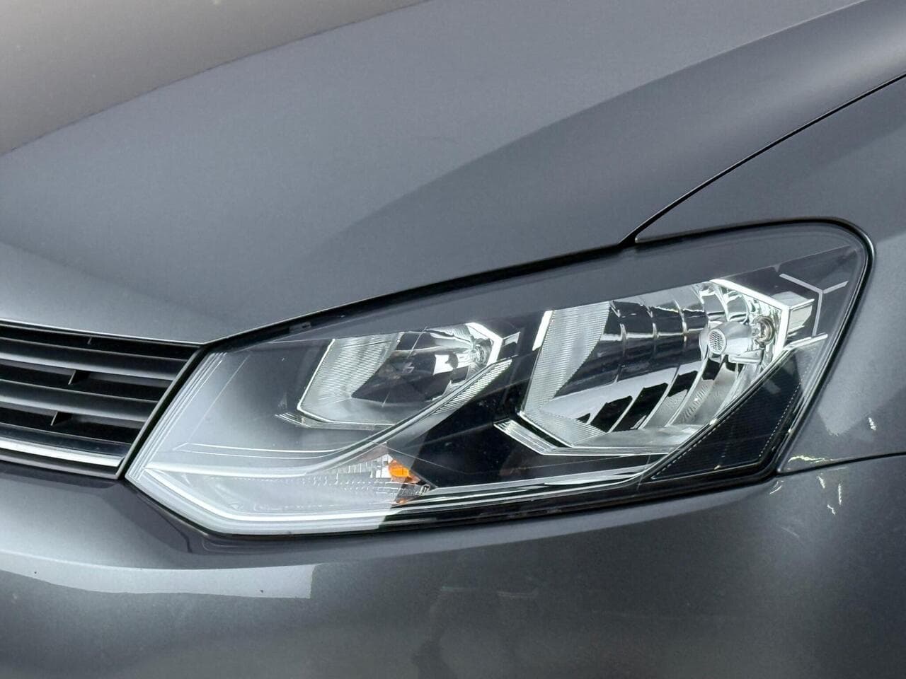 Volkswagen Polo thumbnail Lights Front