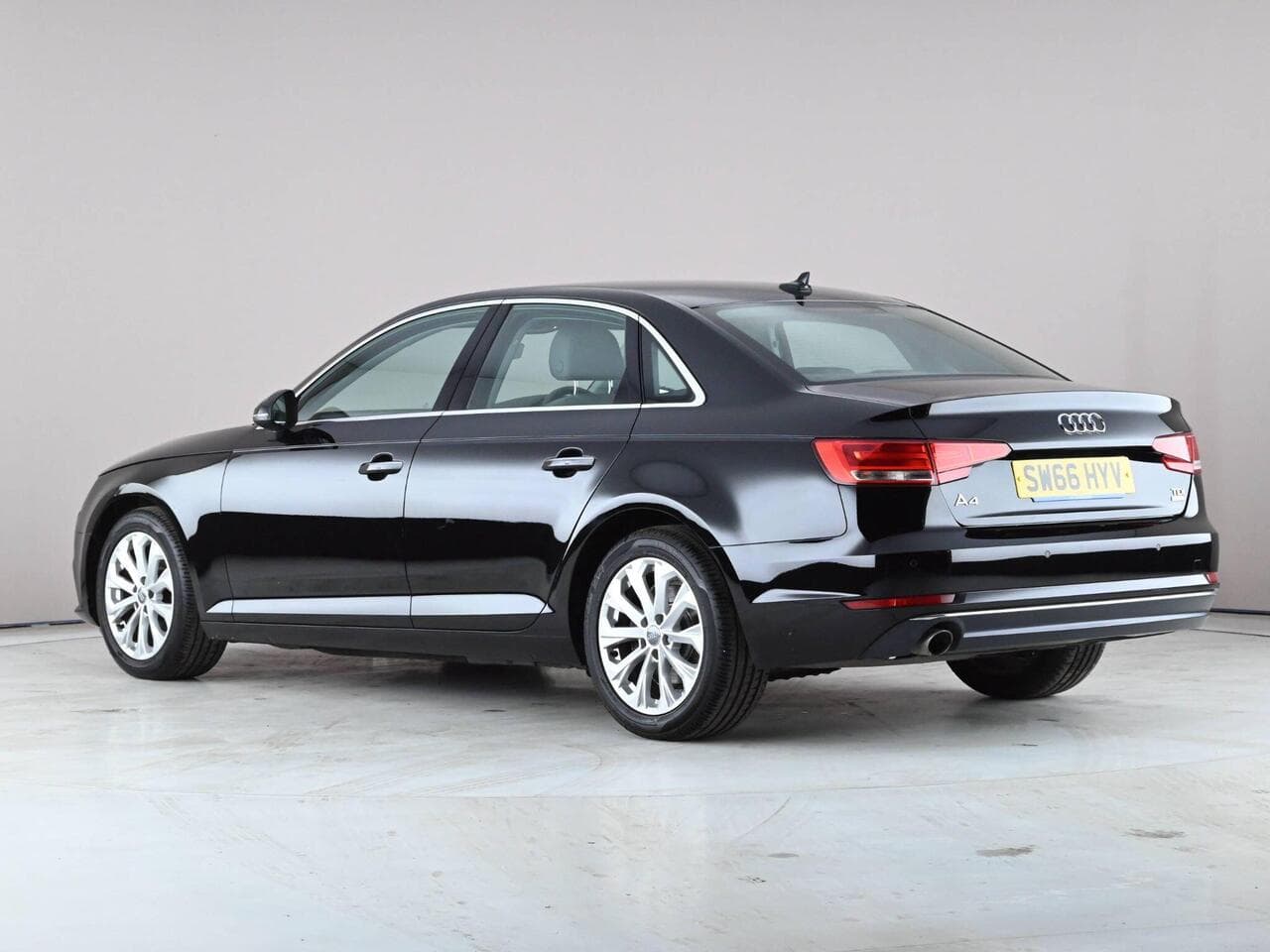 Audi A4 thumbnail Rear Left
