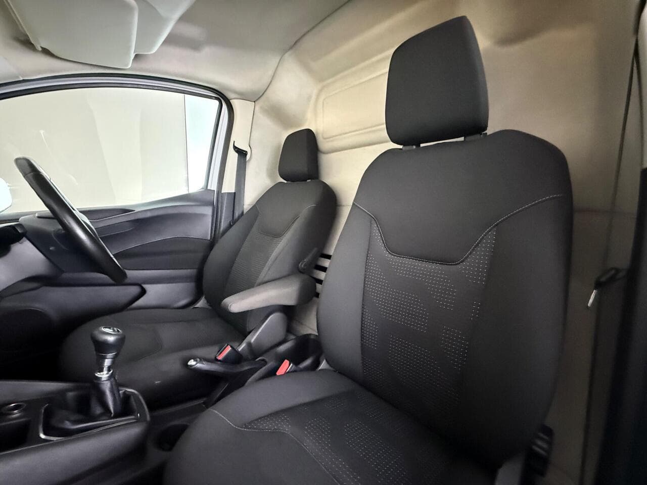 Ford Transit Courier thumbnail Seat Front Passenger