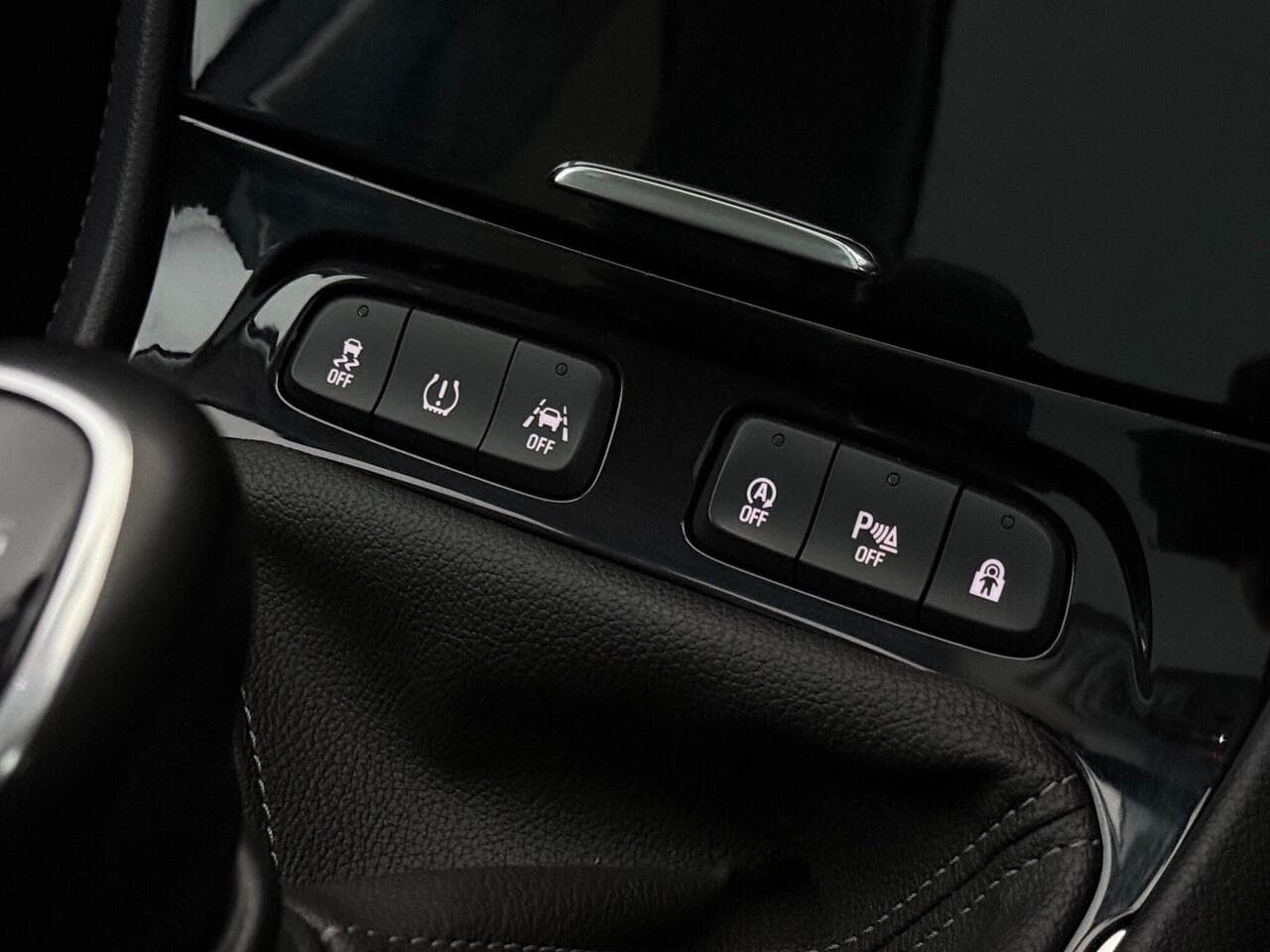 Vauxhall Grandland X thumbnail Misc Controls