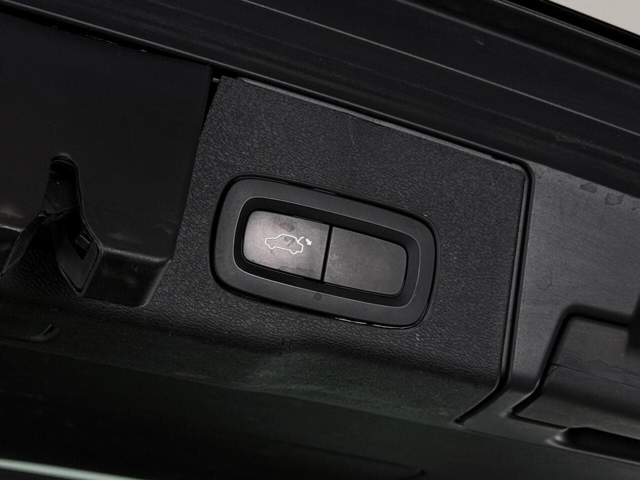 Volvo XC60 thumbnail Misc Controls