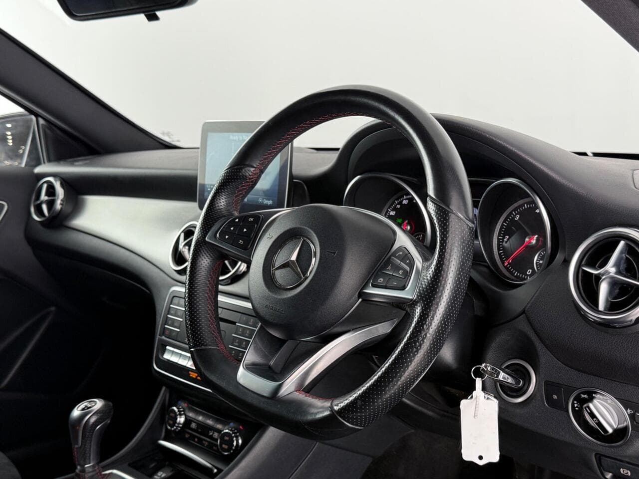 Mercedes-Benz GLA thumbnail Interior Front
