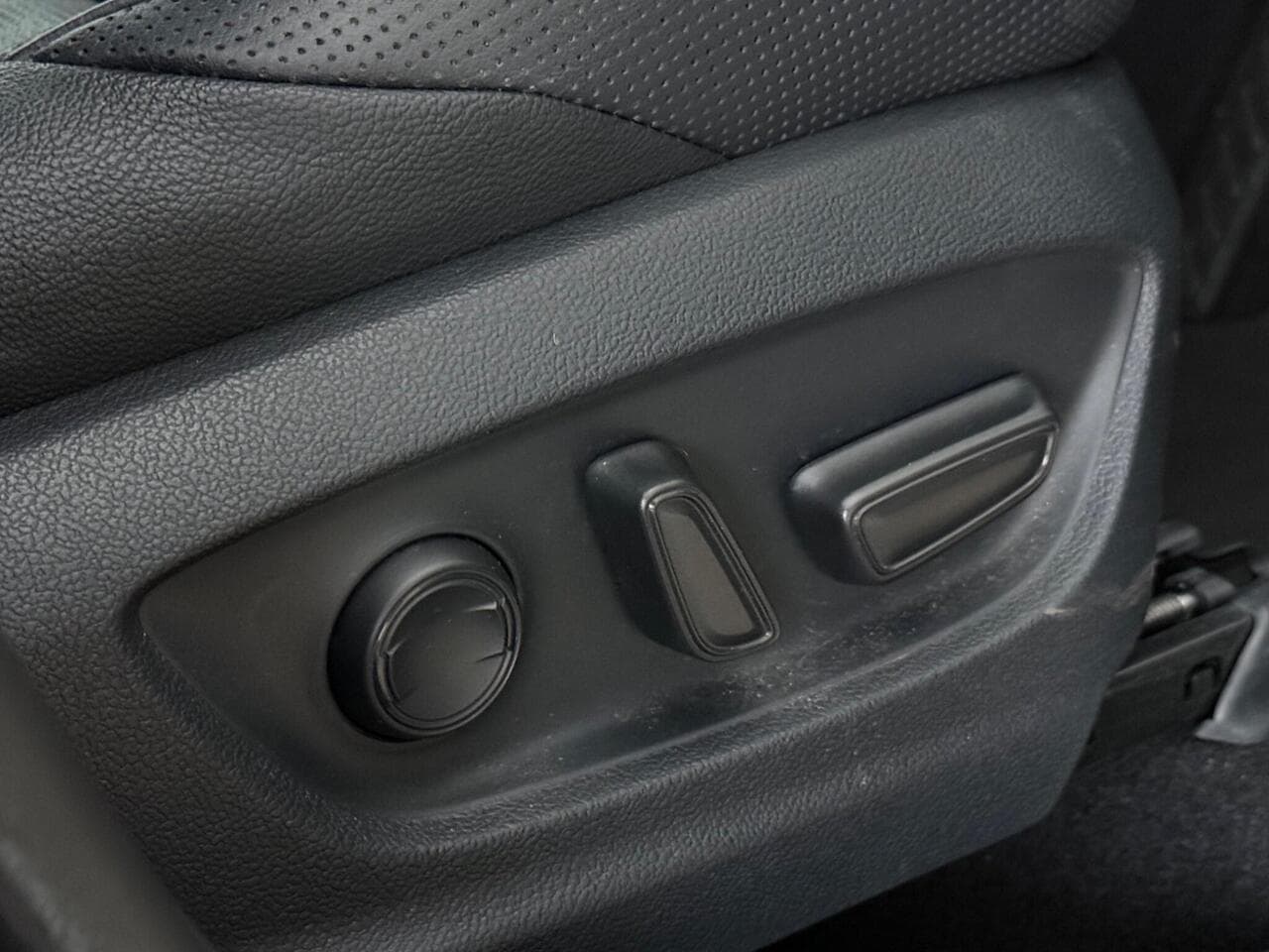 Toyota C-HR thumbnail Misc Controls