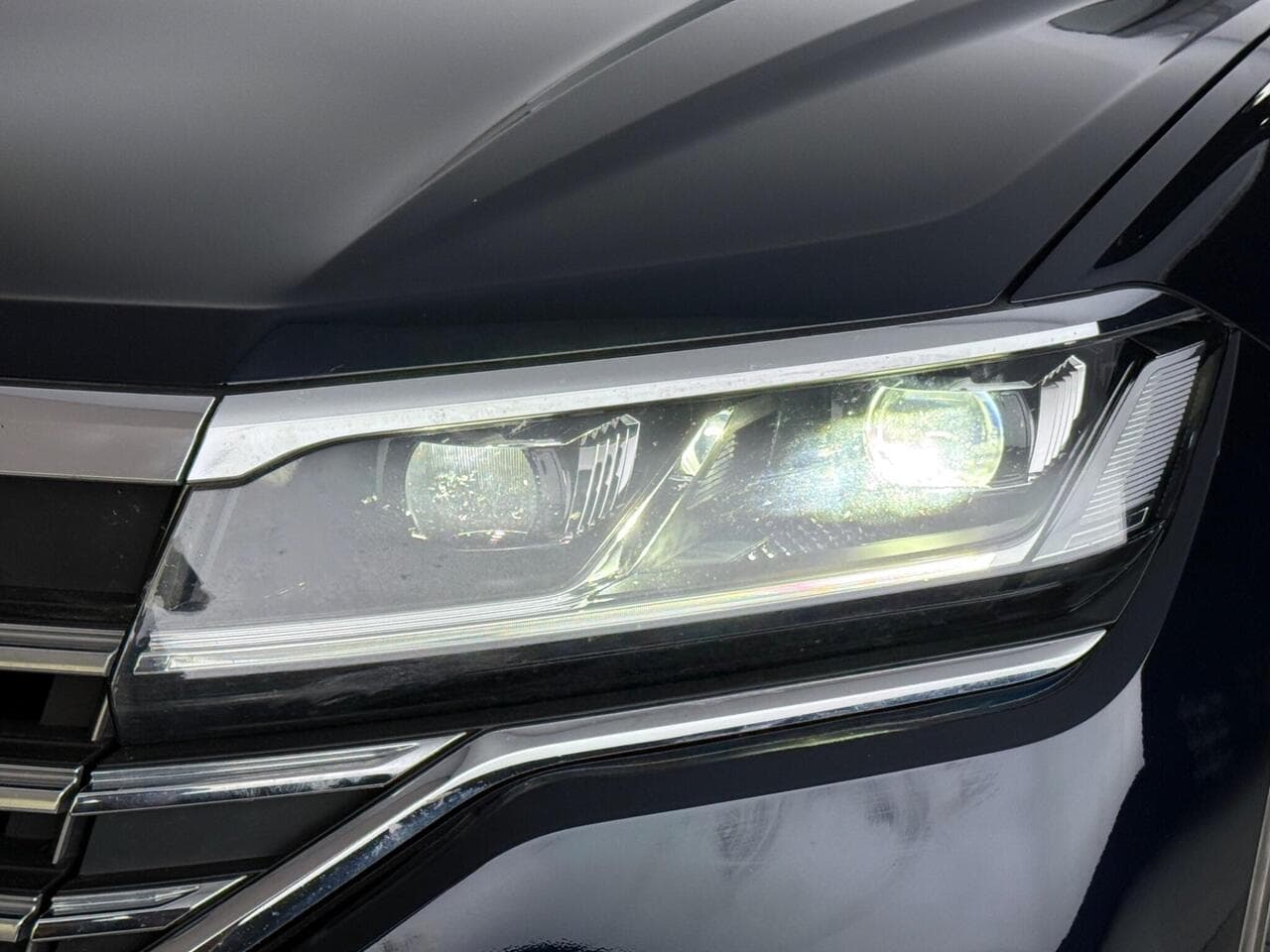 Volkswagen Touareg thumbnail Lights Front