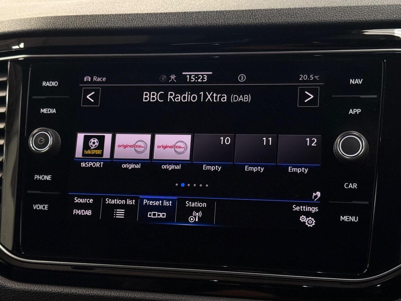 Volkswagen T-Roc thumbnail Infotainment System