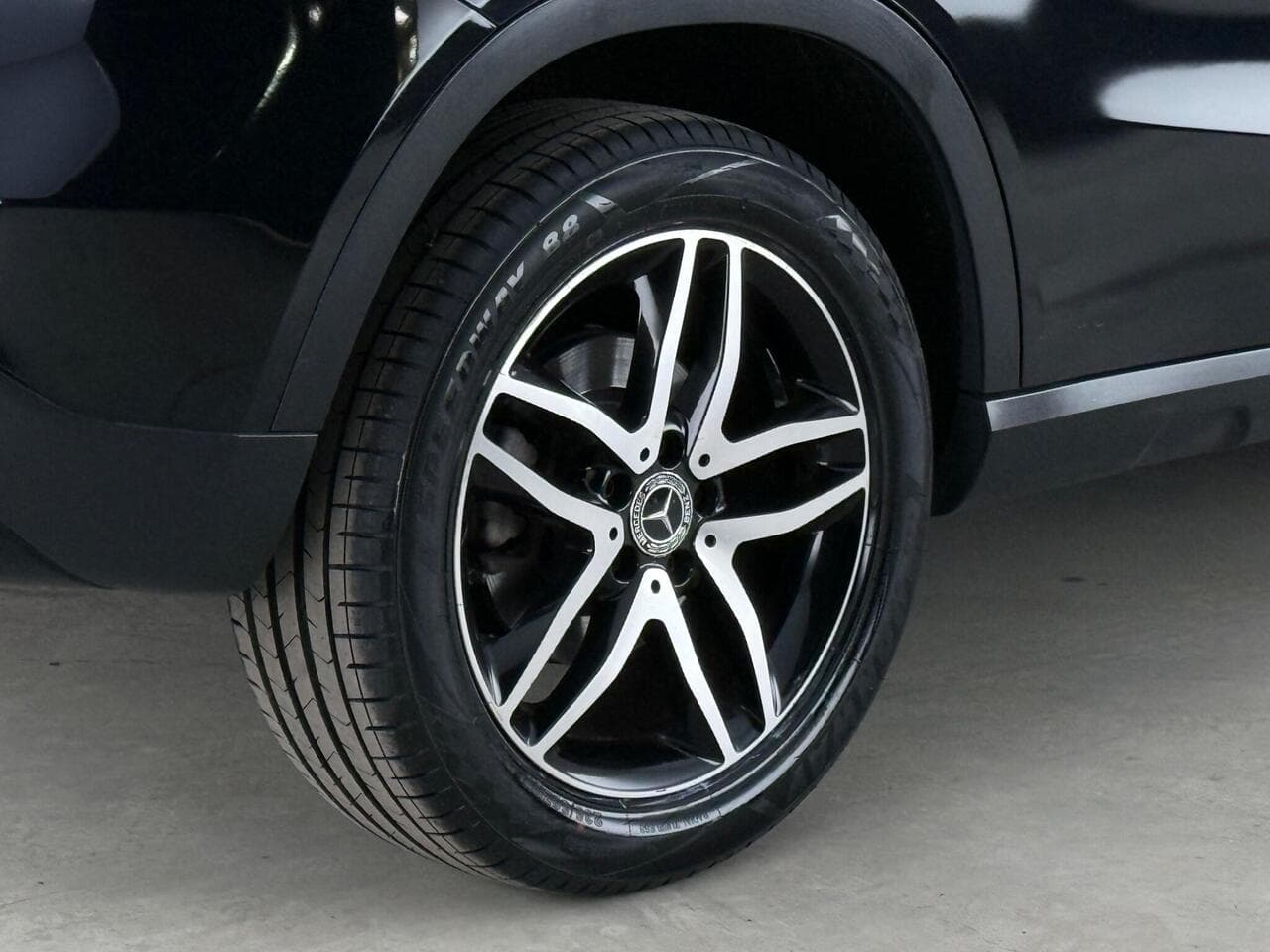 Mercedes-Benz GLA thumbnail Wheel