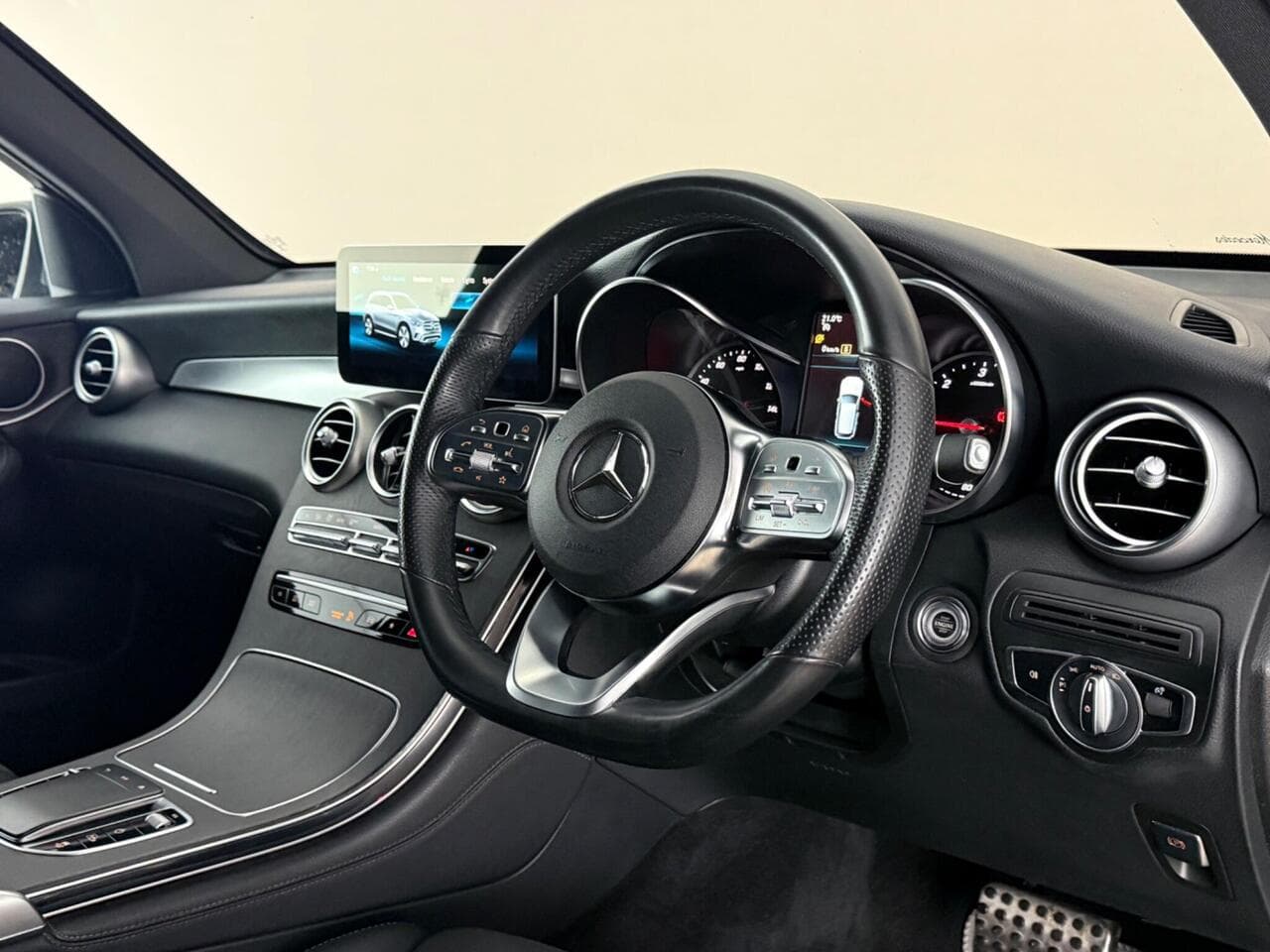 Mercedes-Benz GLC thumbnail Interior Front