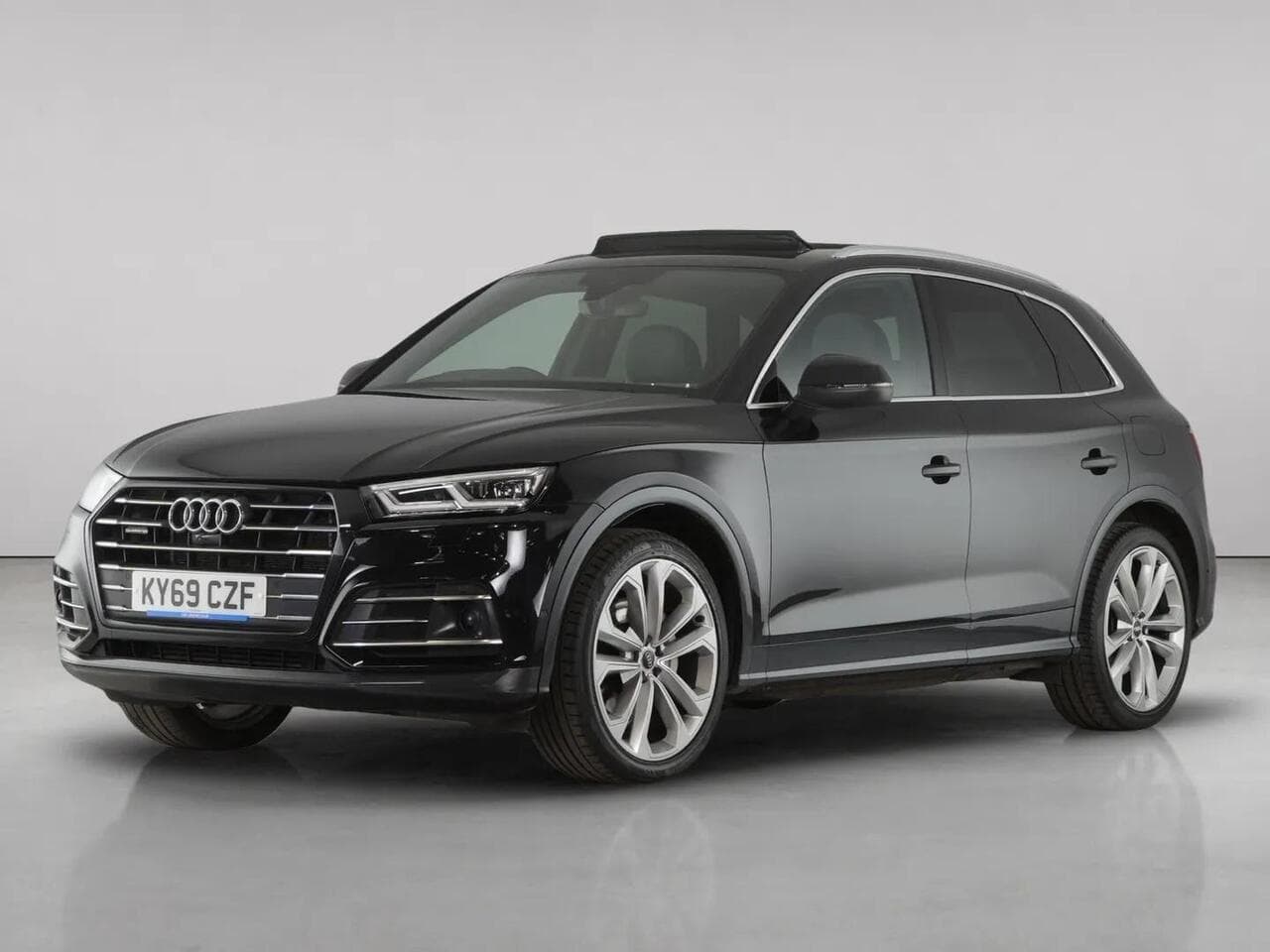 Audi Q5 thumbnail Front Left