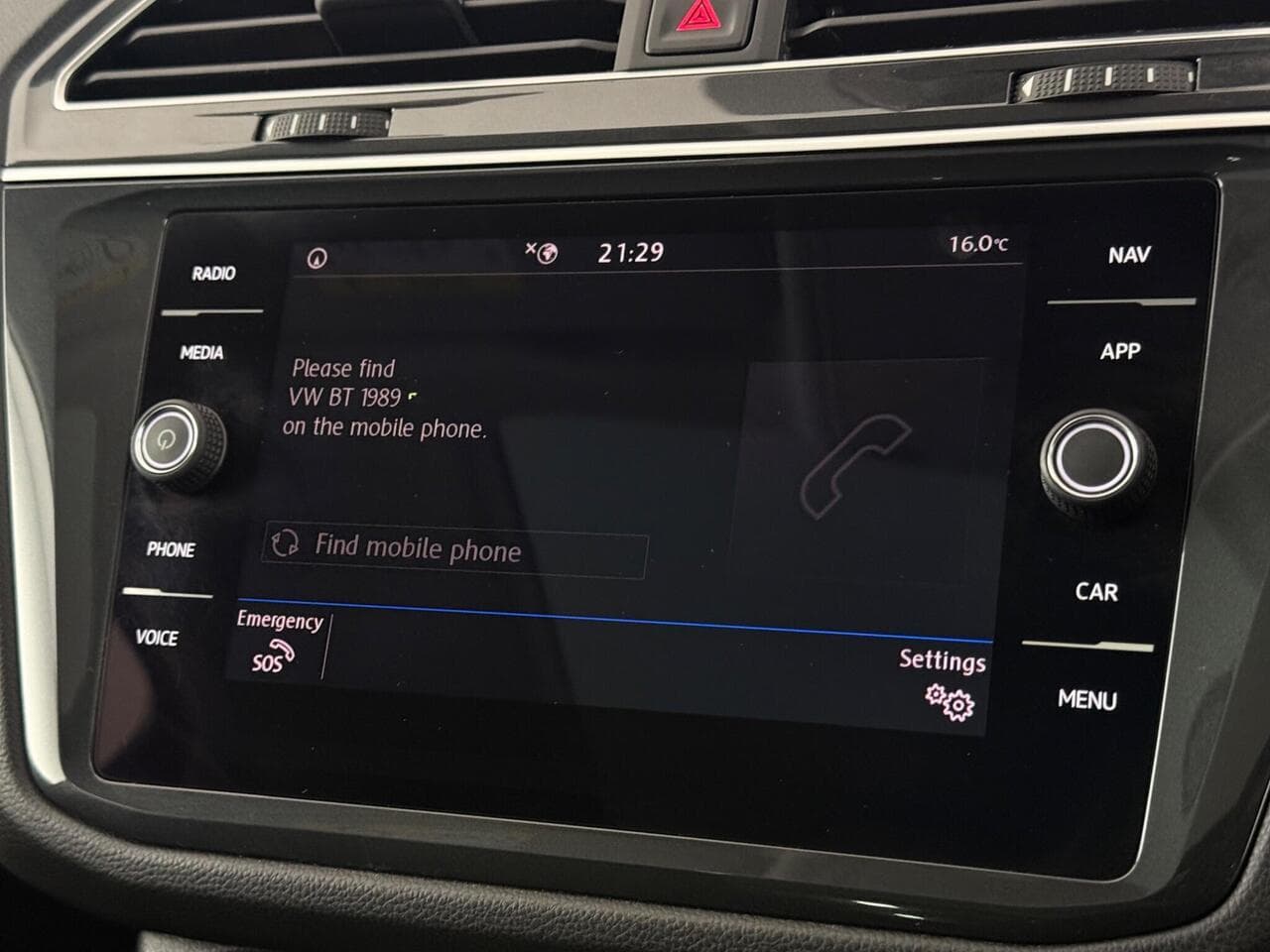 Volkswagen Tiguan thumbnail Infotainment System