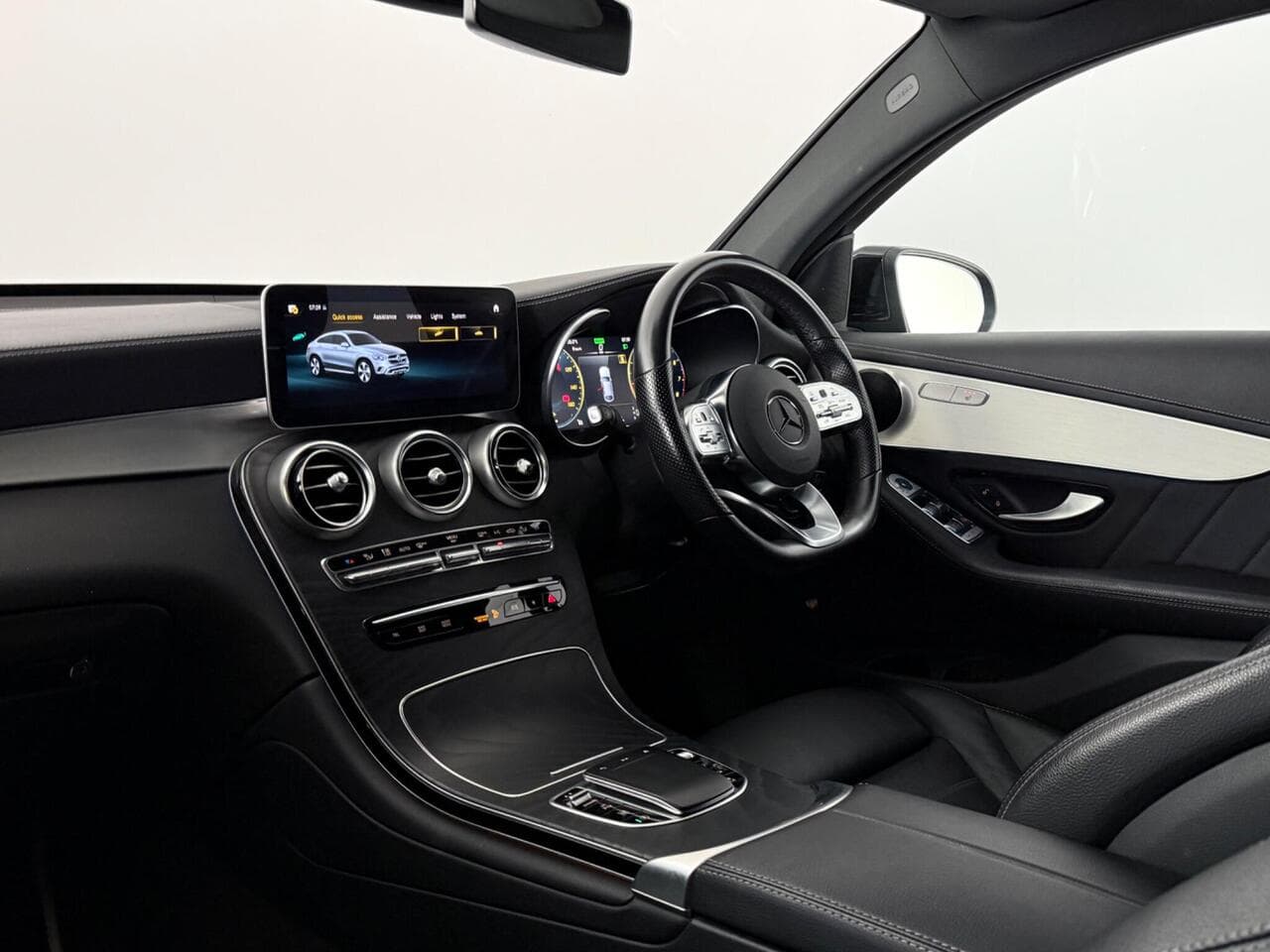 Mercedes-Benz GLC thumbnail Interior Front