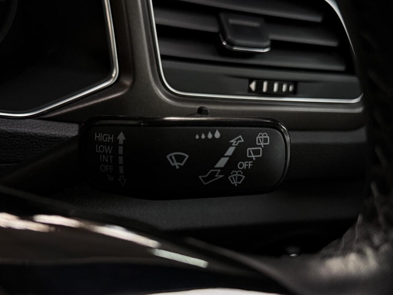 Volkswagen T-Roc thumbnail Misc Controls